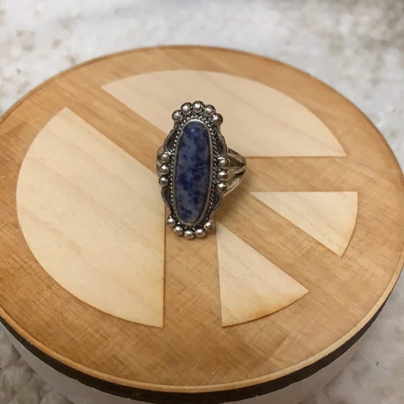 Sodalite Gemstone Ring in vintage setting - Picture 5 of 6